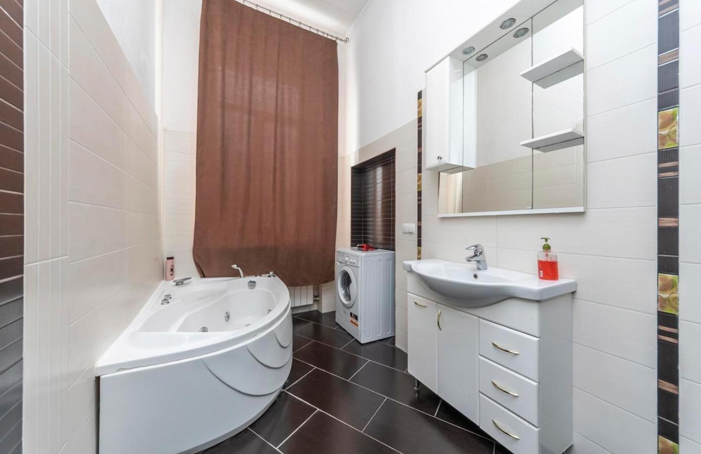 Comfortable Apartment On Mikhaylovskiy Lane เคียฟ ภายนอก รูปภาพ