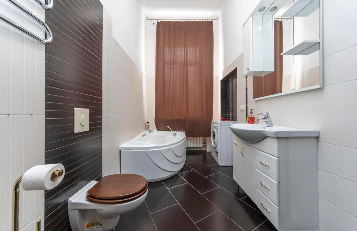 Comfortable Apartment On Mikhaylovskiy Lane เคียฟ ภายนอก รูปภาพ