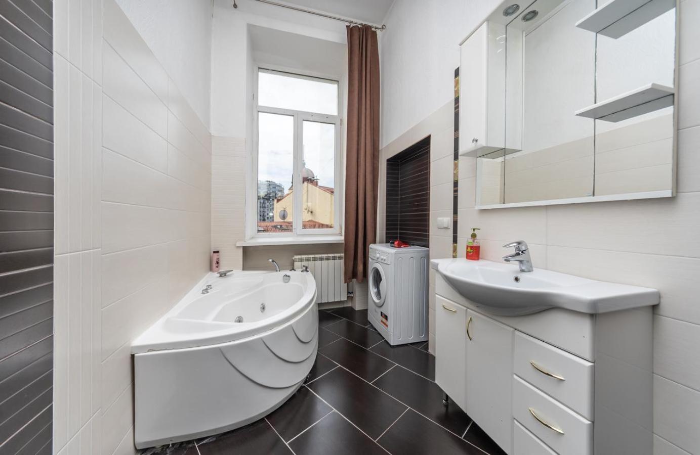 Comfortable Apartment On Mikhaylovskiy Lane เคียฟ ภายนอก รูปภาพ